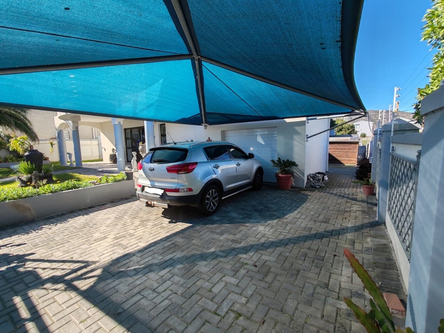 3 Bedroom Property for Sale in De Kelders Western Cape